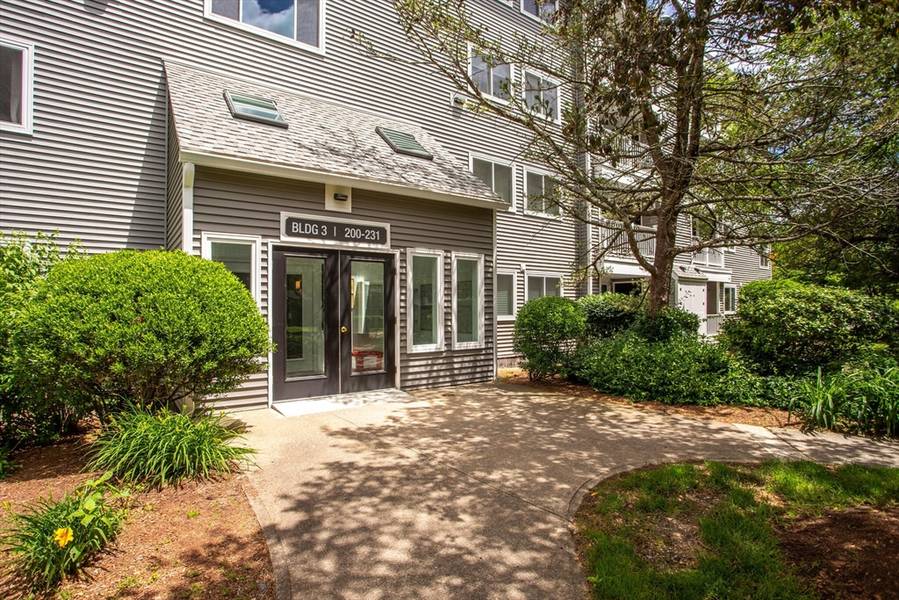 255 North Road #215, Chelmsford, MA 01824