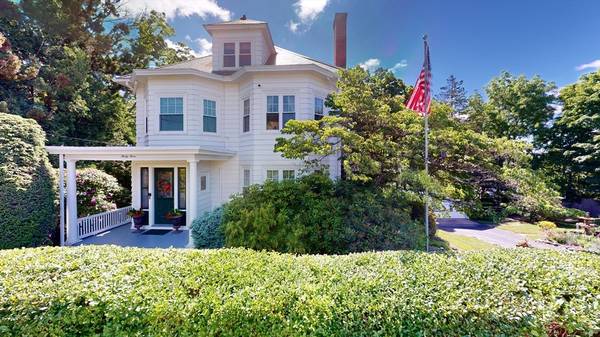 33 Oakes Avenue, Southbridge, MA 01550