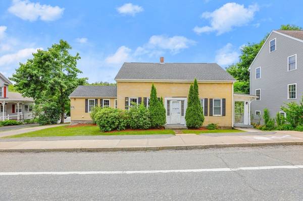 513 Main St, Sturbridge, MA 01566