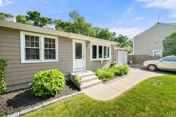 Johnston, RI 02919,24 Moswansicut Dr