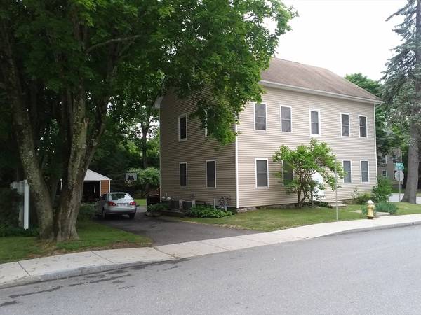 15 New St, Webster, MA 01570