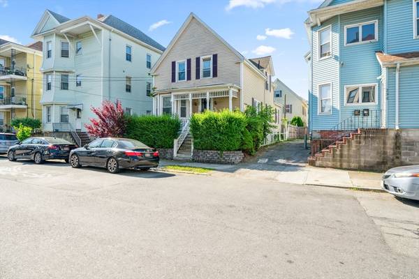 292 Davis St, New Bedford, MA 02746