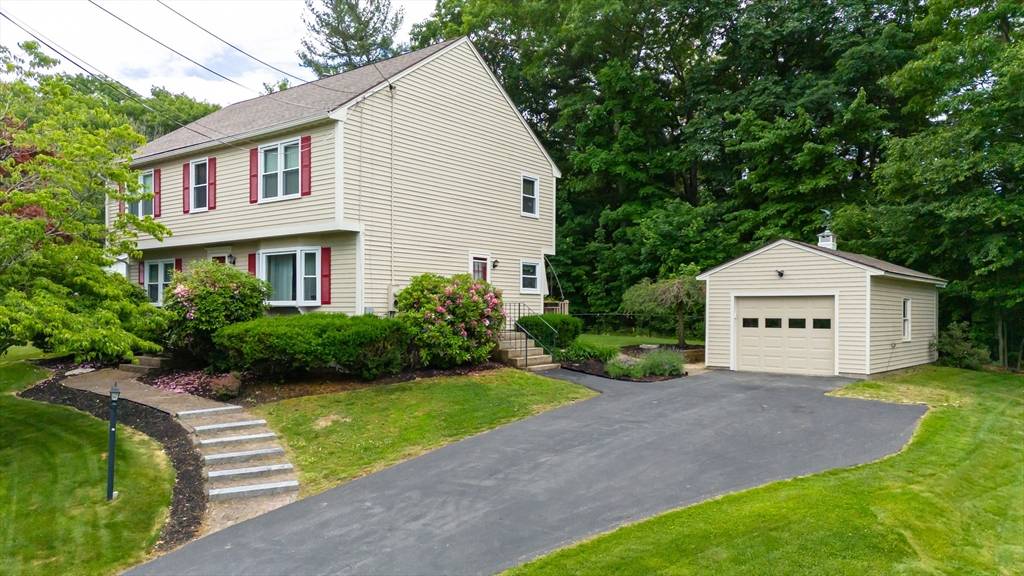 11 Emerson Rd, Nashua, NH 03062