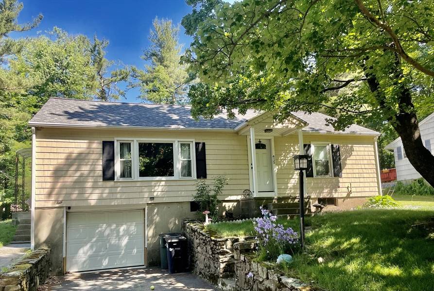 415 Reservoir St, Holden, MA 01520