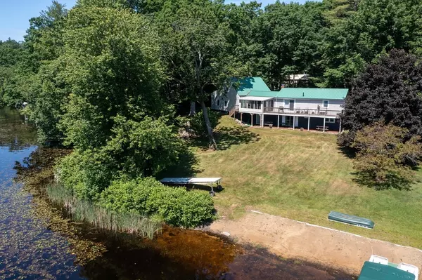 18 Holts Point Road, Sandown, NH 03873