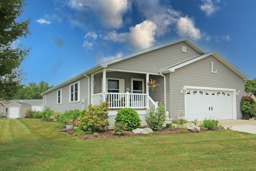 27 Modena Circle, Westfield, MA 01085