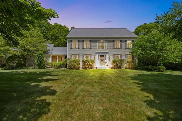 74 Parkwood Dr,  Raynham,  MA 02767