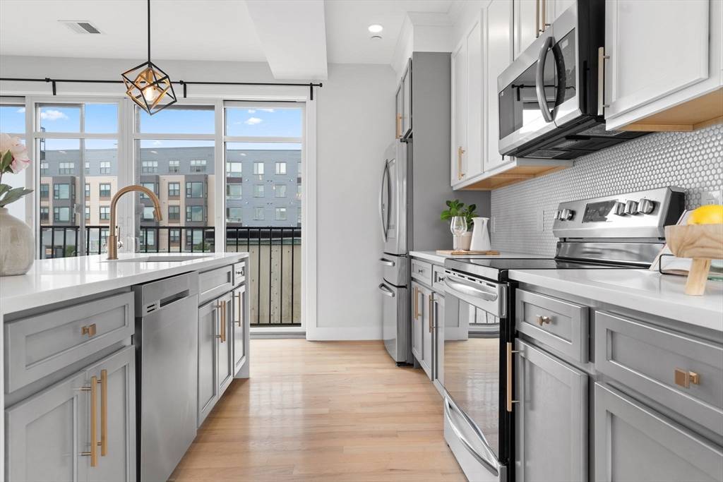 Boston, MA 02125,17 W Bellflower St #3