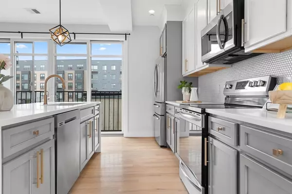 Boston, MA 02125,17 W Bellflower St #3