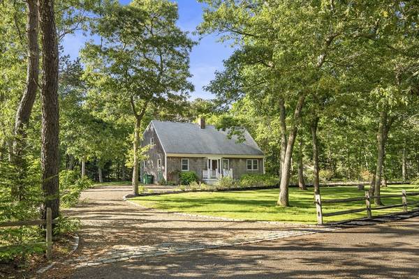 5 Farm Path,  Oak Bluffs,  MA 02557