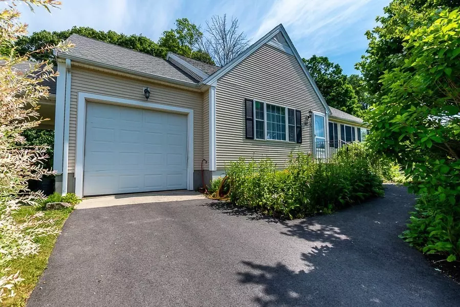 942 Stonegate Lndg #1, Dighton, MA 02764