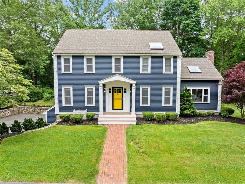 8 Del Prete Dr, Hingham, MA 02043