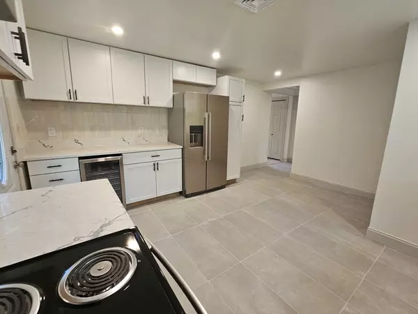 Whitman, MA 02382,29 Tillson St