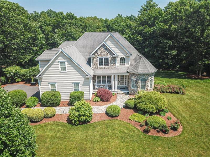 19 Round Farm Road, Rehoboth, MA 02769