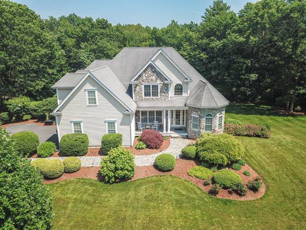 19 Round Farm Road,  Rehoboth,  MA 02769