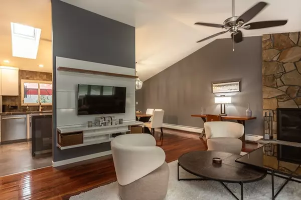 Fairhaven, MA 02719,127 Howland Rd