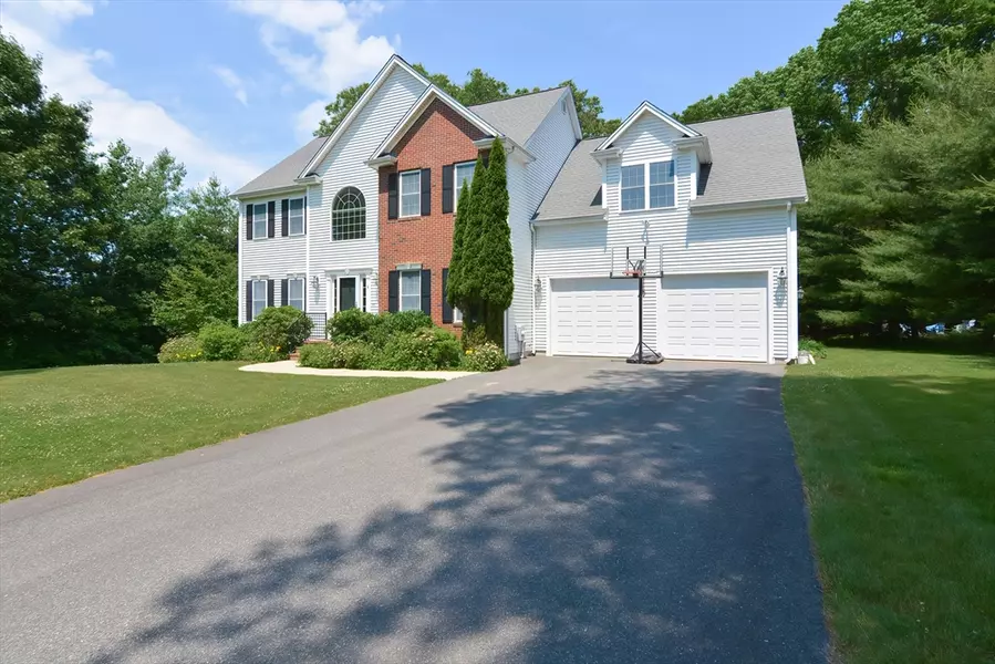 14 Robert V Beaupre Cir, North Attleboro, MA 02760