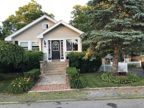 94 Magoun Ave, Brockton, MA 02301