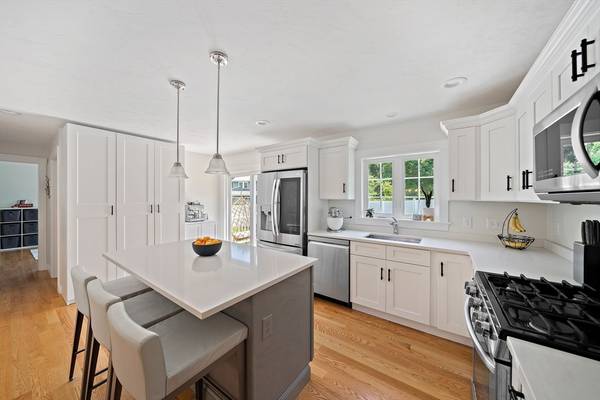 31 Peach St, Braintree, MA 02184