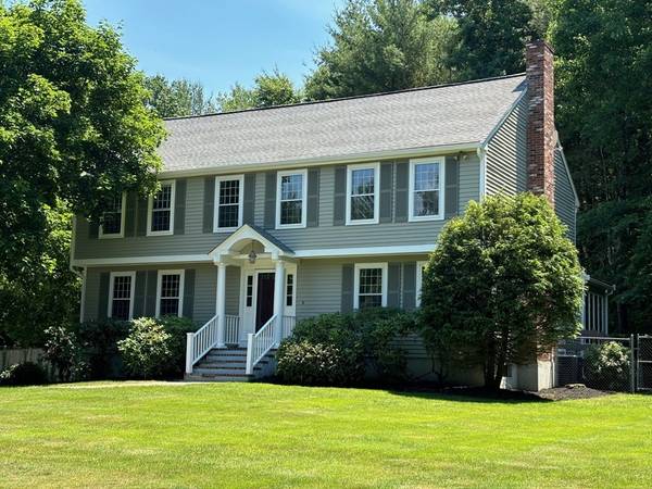 25 Dartmouth Dr, Framingham, MA 01701