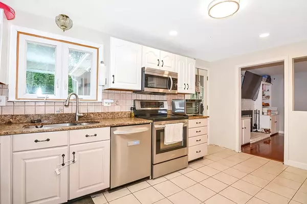 Northbridge, MA 01588,81 Kerry Ln