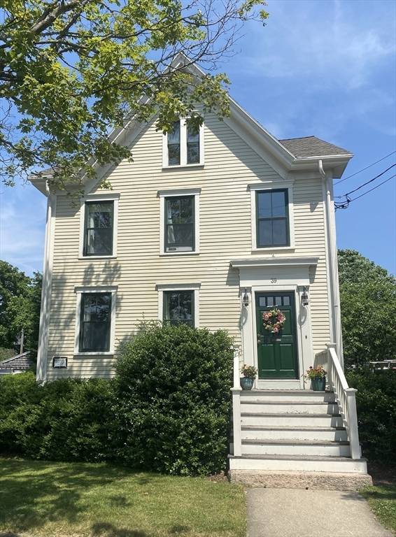 39 Fort St, Fairhaven, MA 02719