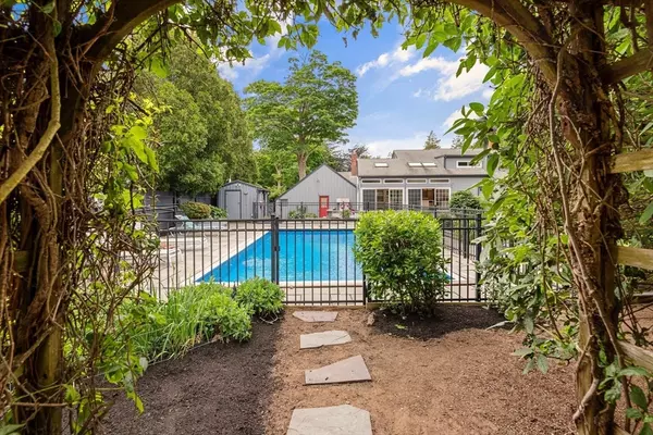 Beverly, MA 01915,4 Bayview Ave