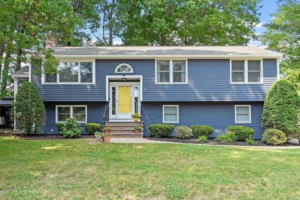 63 Mclaren Rd, Tewksbury, MA 01876