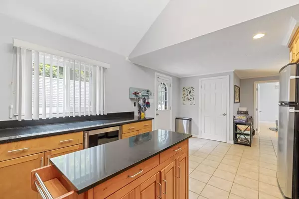 Lynnfield, MA 01940,51 Ledge Road