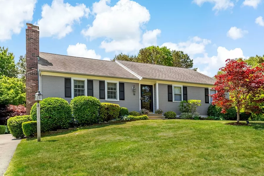 18 Tradewind Dr, Mashpee, MA 02649