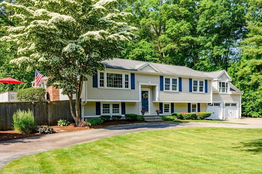 190 Colonial Dr, Hanover, MA 02339