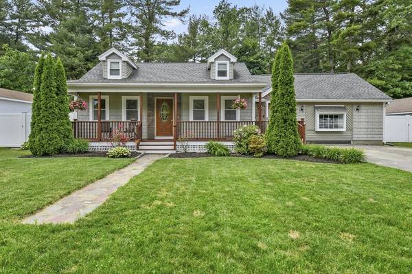 8 Knollwood Rd, Tewksbury, MA 01876