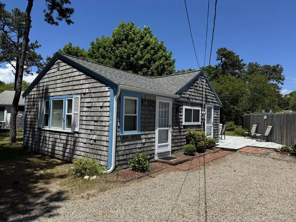 Dennis, MA 02639,136 Shad Hole Rd