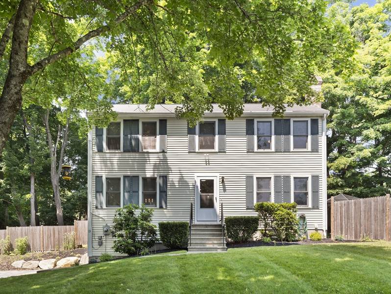 13 Plain St, Upton, MA 01568