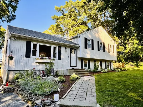 14 Rush Pond Rd, Lakeville, MA 02347