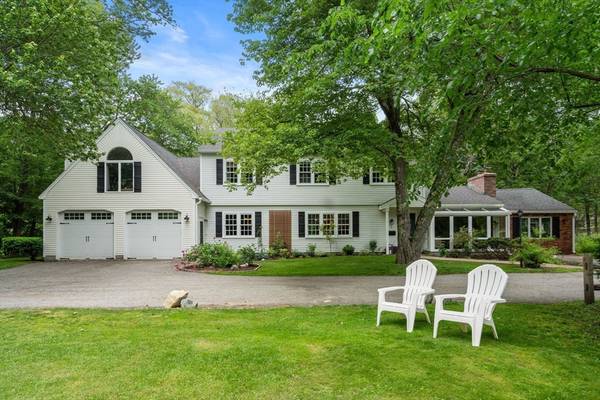 2 Meadow Ln, Wakefield, MA 01880