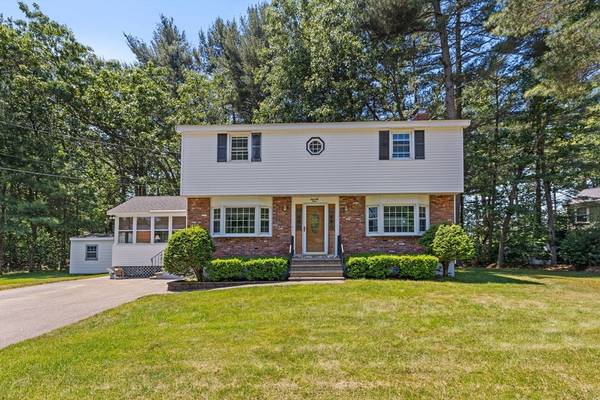 71 Maureen Dr, Tewksbury, MA 01876