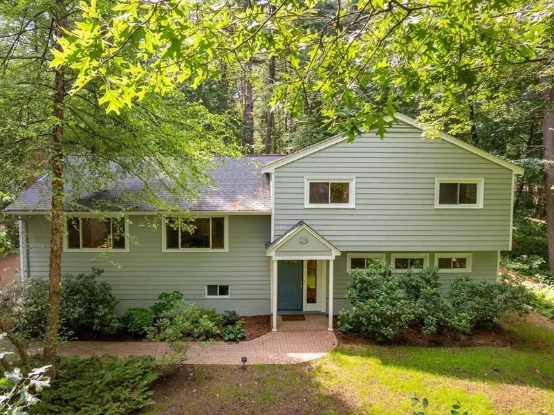 139 Woodridge Rd, Wayland, MA 01778