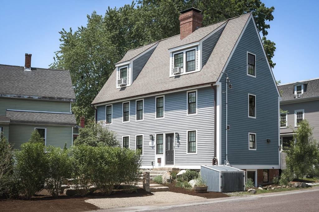 22 Mineral St, Ipswich, MA 01938