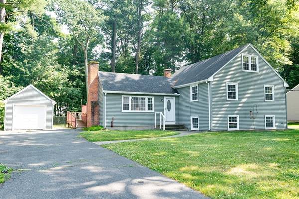 62 North Circle Dr, East Longmeadow, MA 01028