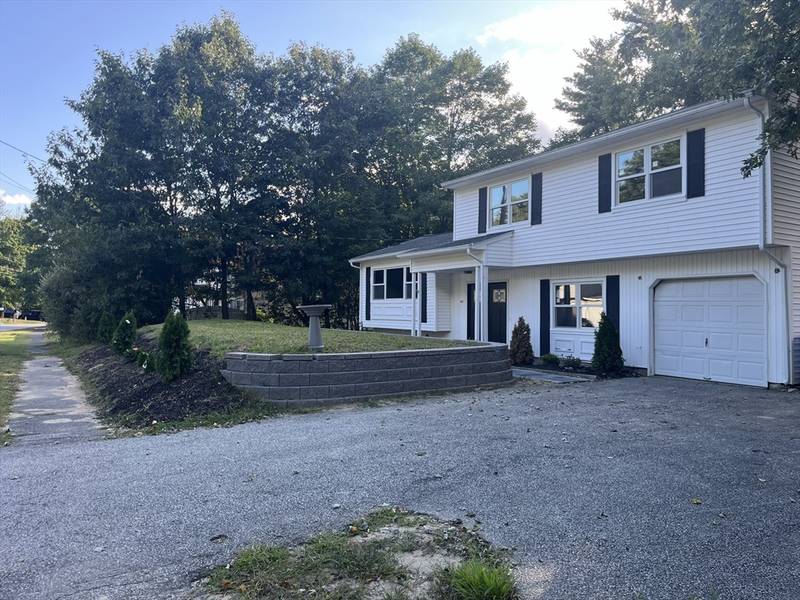 42 Westfield Dr, Holliston, MA 01746