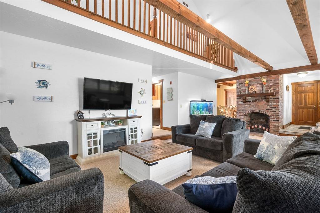 8 Amy Ln, Yarmouth, MA 02675