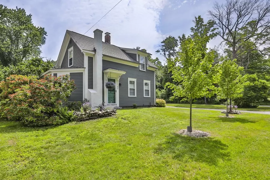 40 Maple St, West Newbury, MA 01985