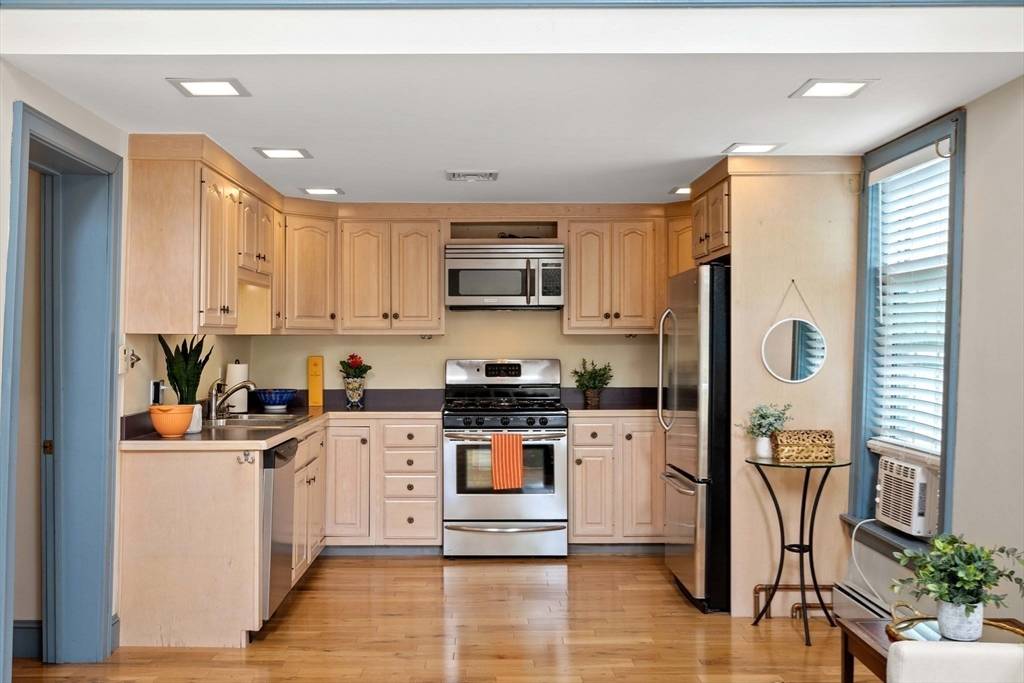 26 Allen St #26, Newburyport, MA 01950
