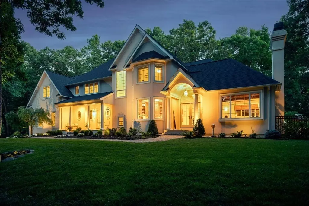 Southborough, MA 01772,4 Jacobs Lane