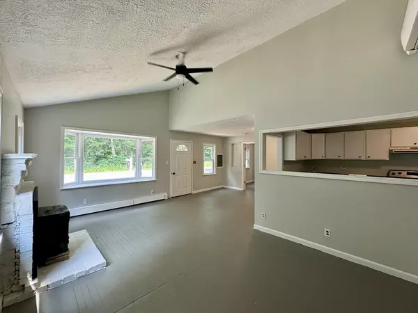 Charlton, MA 01507,54 Osgood Rd