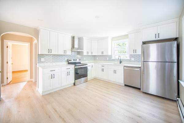 2 Melrose Ave, Tewksbury, MA 01876