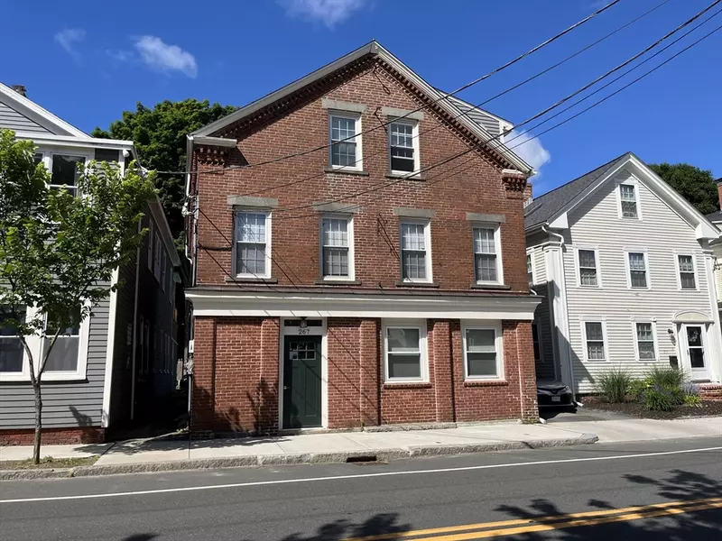 267 Merrimac St, Newburyport, MA 01950