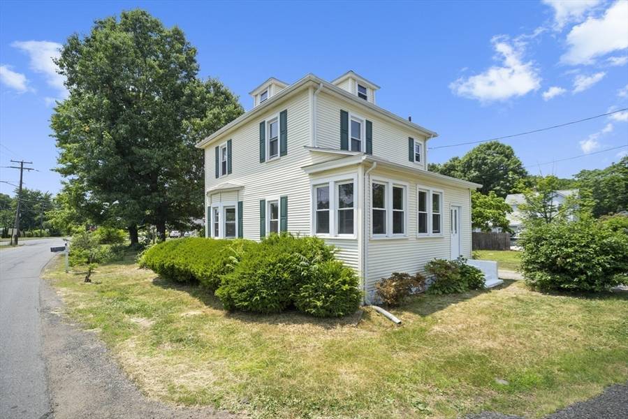 7 Agnoli Pl, Agawam, MA 01030