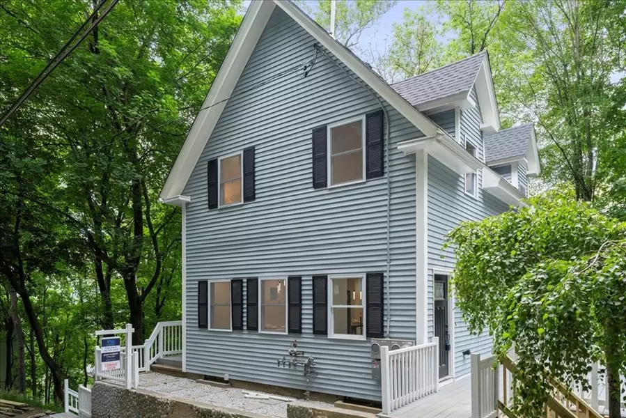 48 Garnet St, Fitchburg, MA 01420